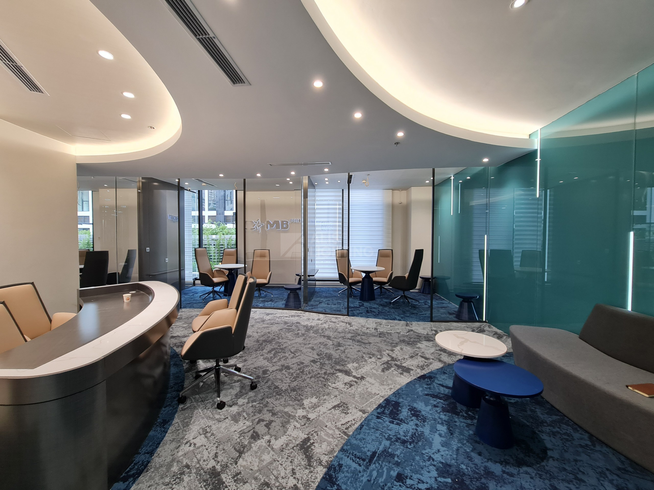 mb-priority-lounge-2